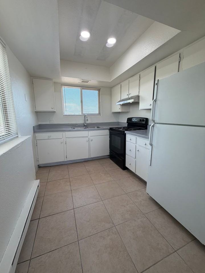 330 E Corona Rd #2101 - Photo 6 of 13