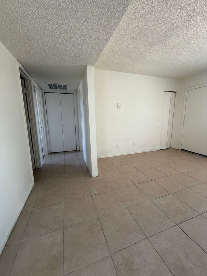 330 E Corona Rd #2101 - Photo 7 of 13