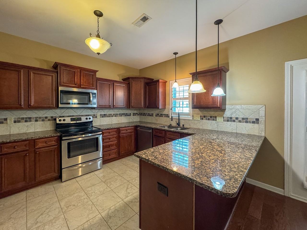 2900 Blackwater Ct - Photo 3 of 29