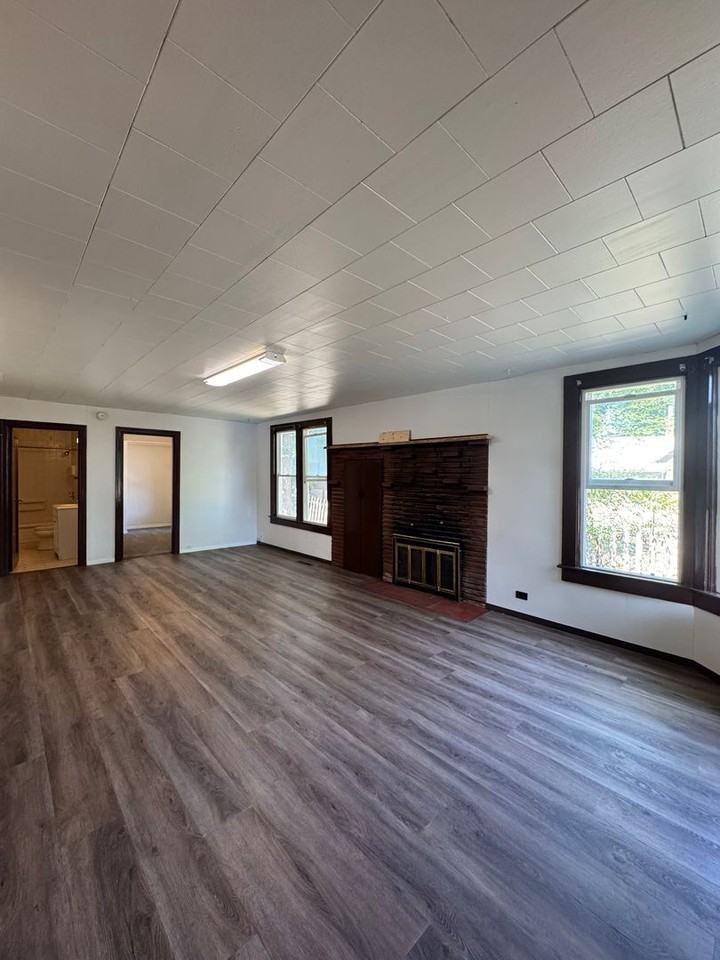 407 N Lincoln St - Photo 2 of 14