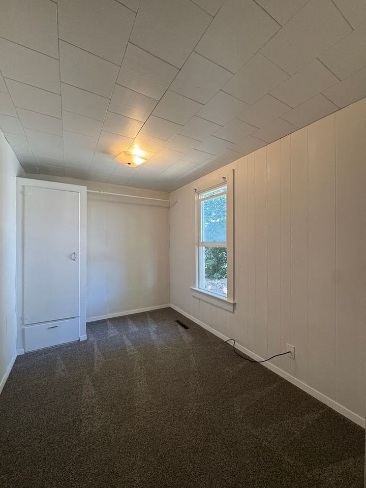 407 N Lincoln St - Photo 4 of 14