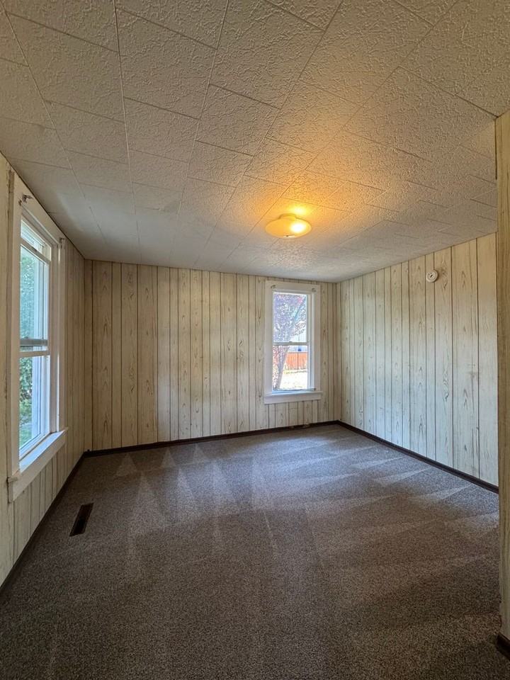 407 N Lincoln St - Photo 6 of 14