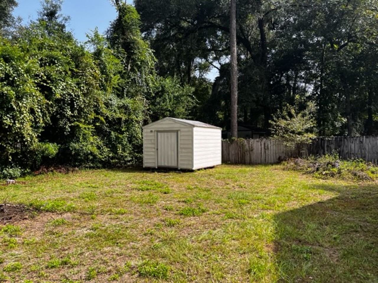 80 Hickory Ave - Photo 3 of 11