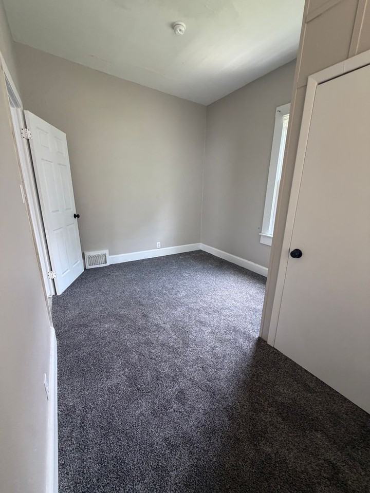 513 E Colorado Ave - Photo 4 of 11