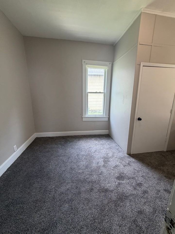 513 E Colorado Ave - Photo 5 of 11
