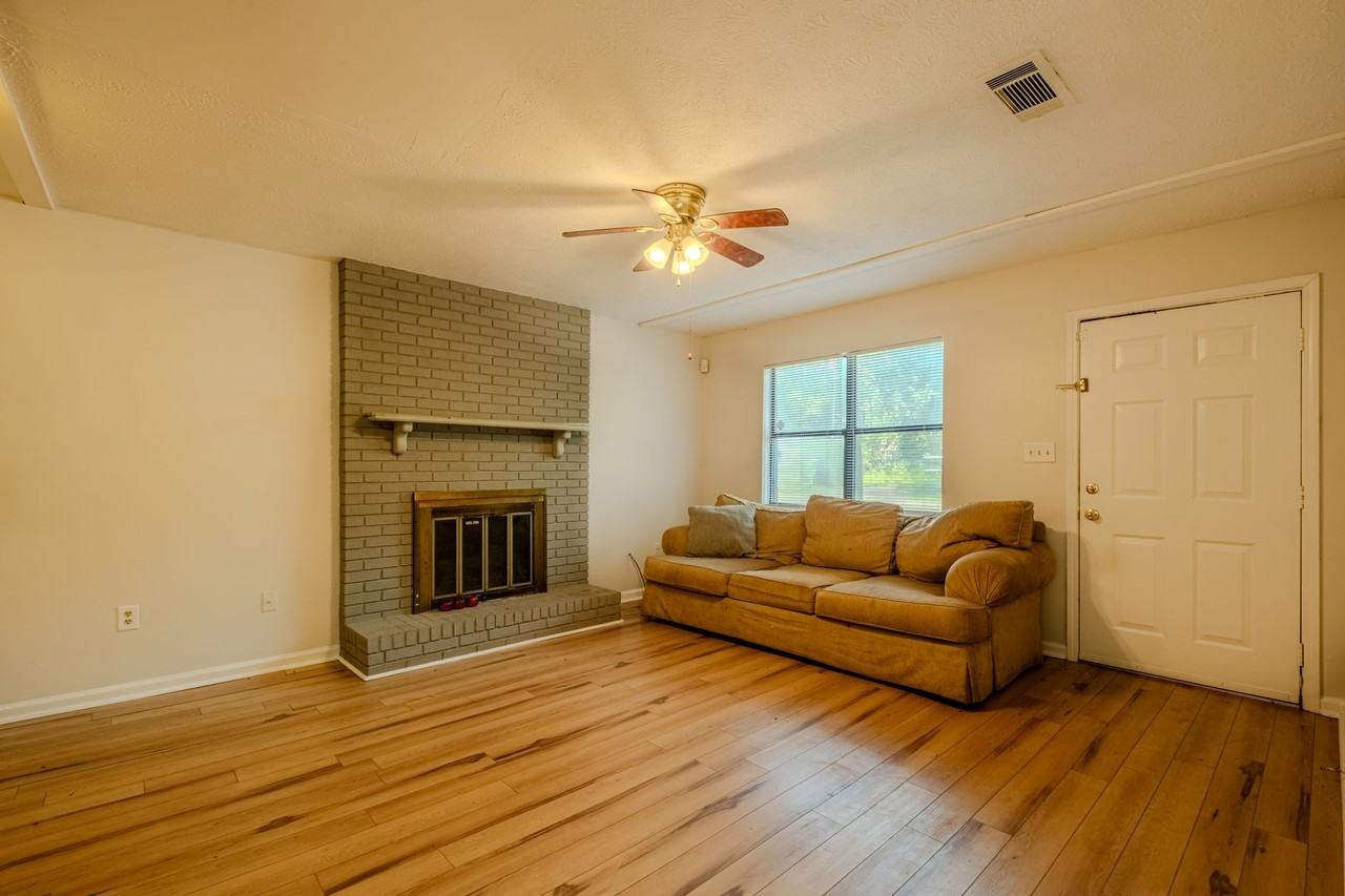 1180 Whit Davis Rd - Photo 3 of 14