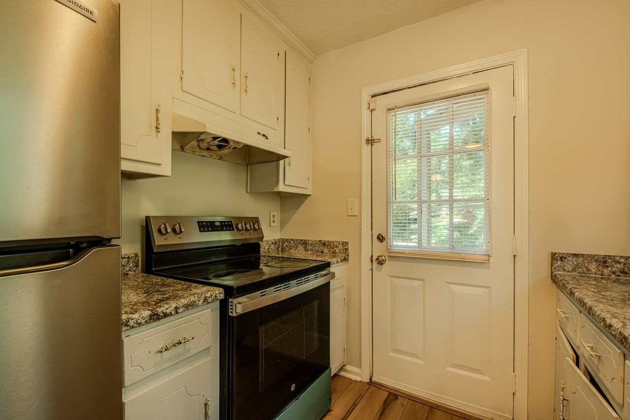 1180 Whit Davis Rd - Photo 5 of 14