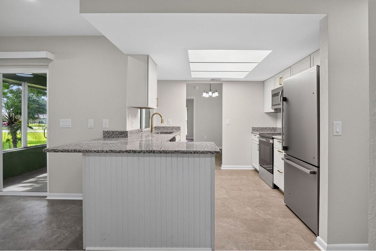 1201 Burlington Ct - Photo 6 of 43
