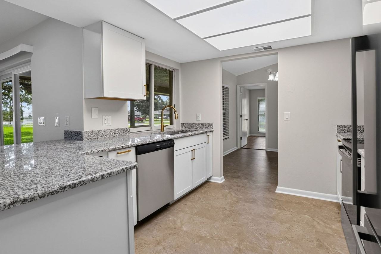 1201 Burlington Ct - Photo 7 of 43