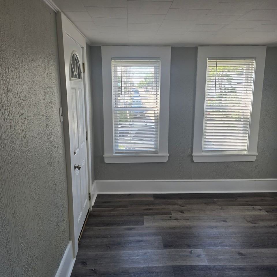 372 Amherst St - Photo 3 of 12