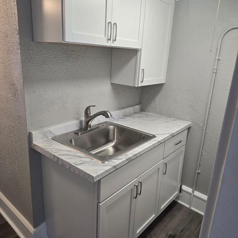 372 Amherst St - Photo 7 of 12