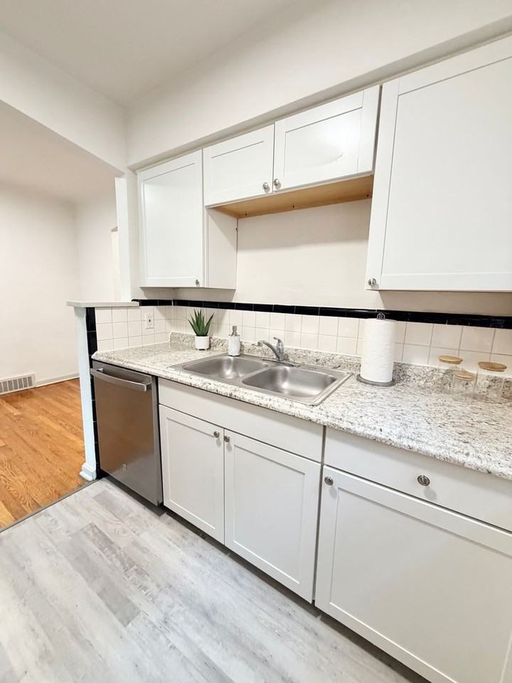 6337 6337 - 6339 Sutherland Avenue - Photo 3 of 13