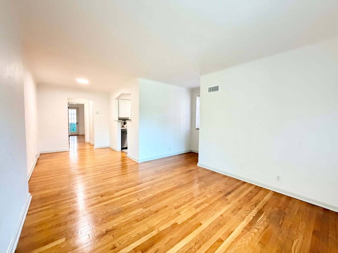 6337 6337 - 6339 Sutherland Avenue - Photo 5 of 13