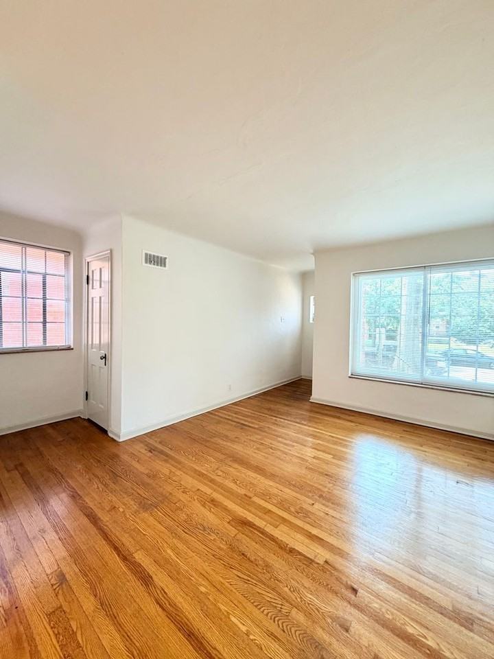 6337 6337 - 6339 Sutherland Avenue - Photo 6 of 13