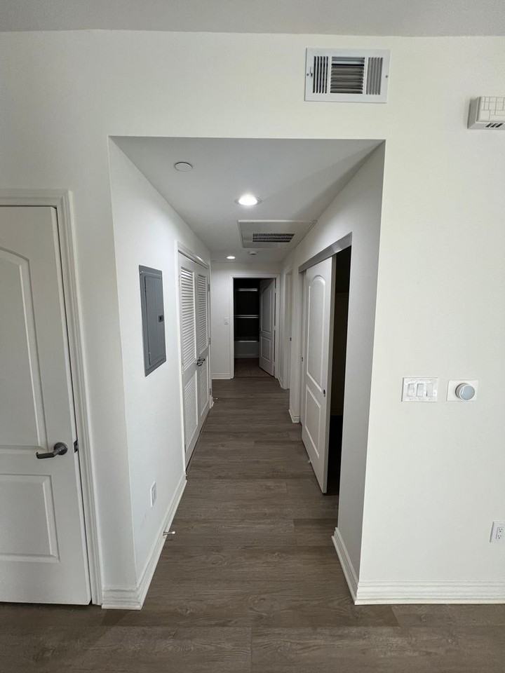 Yaya Laurel 1 Apartments - Photo 5 of 38