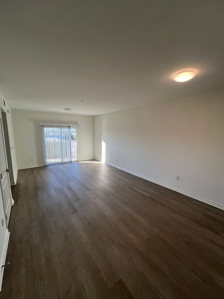 Yaya Laurel 1 Apartments - Photo 7 of 38