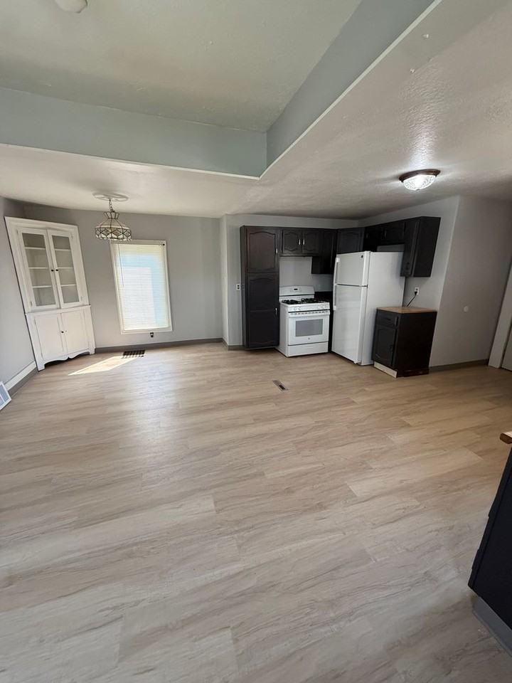 3305 5th St - Photo 4 of 14