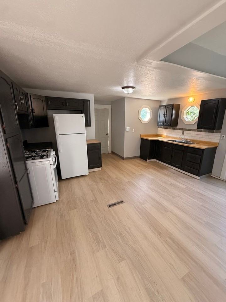 3305 5th St - Photo 6 of 14