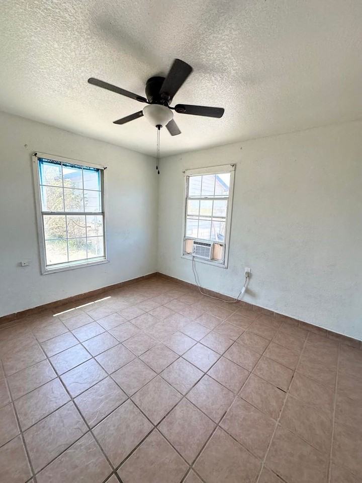 2209 W Kentucky Ave - Photo 4 of 6