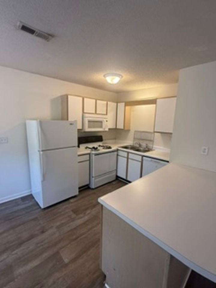 656 Cascade Ave #B - Photo 2 of 8