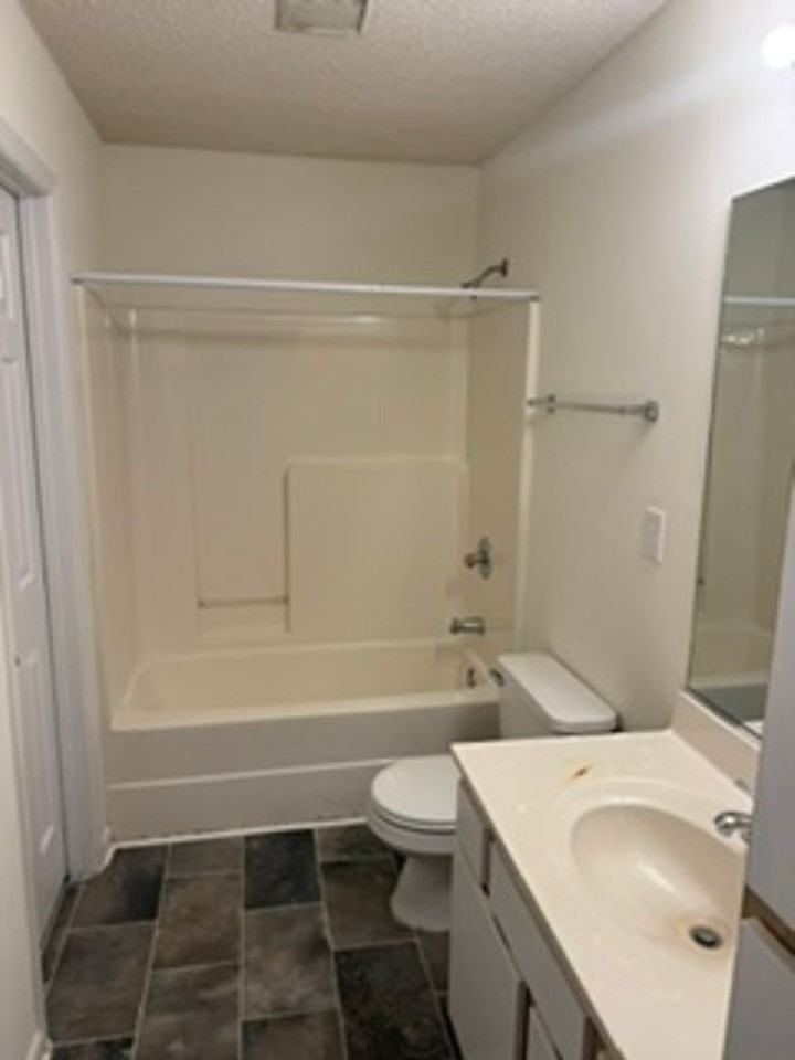 656 Cascade Ave #B - Photo 4 of 8
