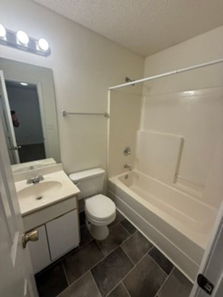 656 Cascade Ave #B - Photo 7 of 8
