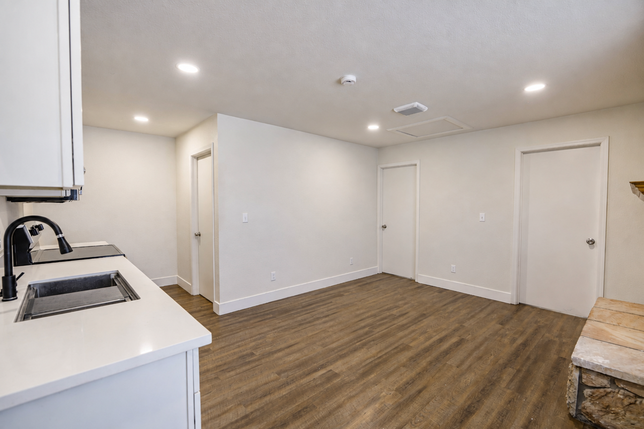 8840 San Vicente Ave - Photo 3 of 16