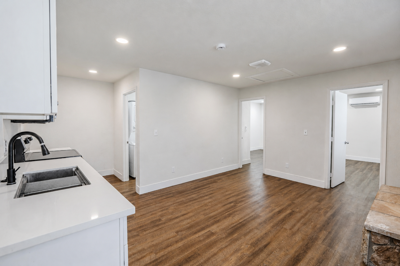 8840 San Vicente Ave - Photo 4 of 16