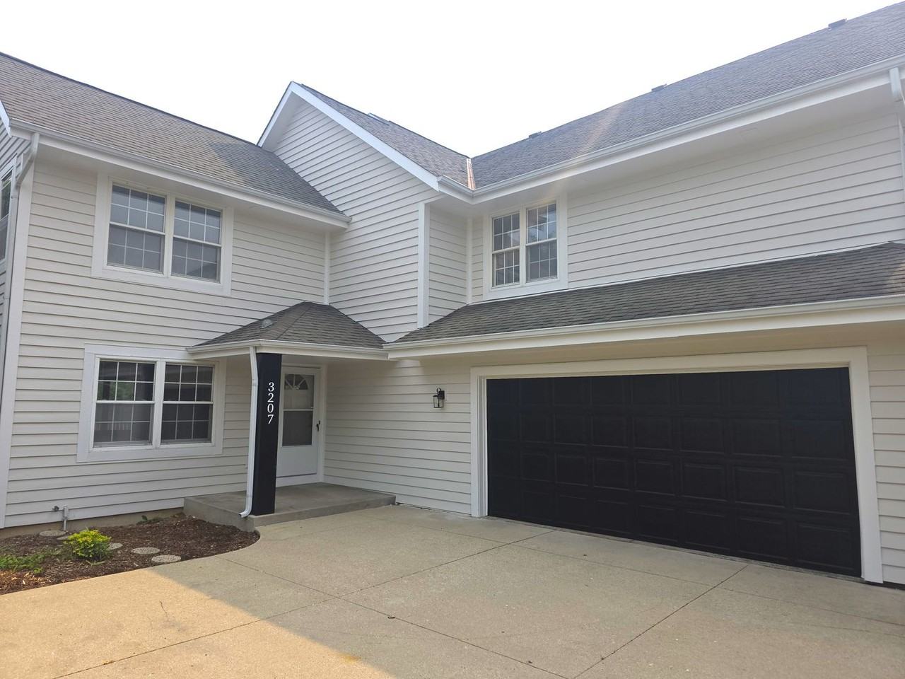3207 S Ridgecrest Ct - Photo 2 of 47