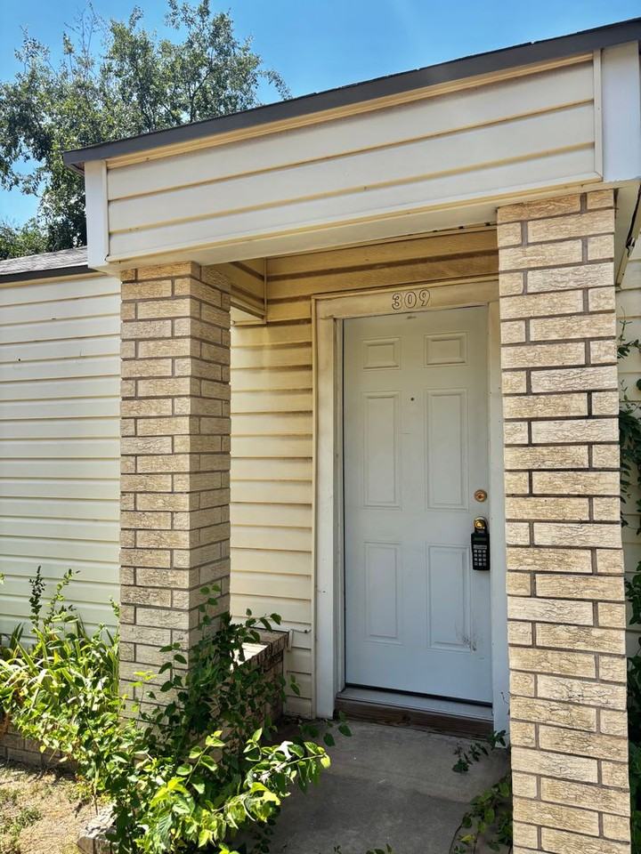 309 Howard St - Photo 2 of 9