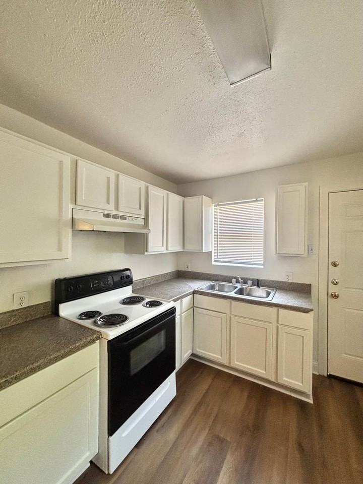309 Howard St - Photo 5 of 9