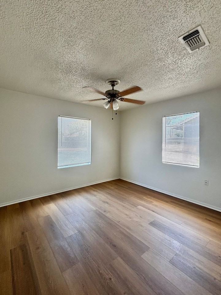 309 Howard St - Photo 6 of 9