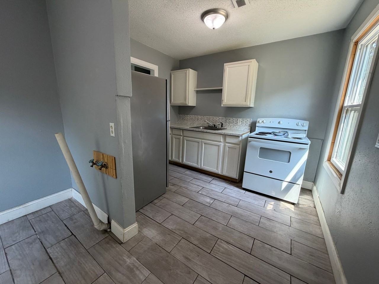 3521 E Sunview Ave - Photo 2 of 6