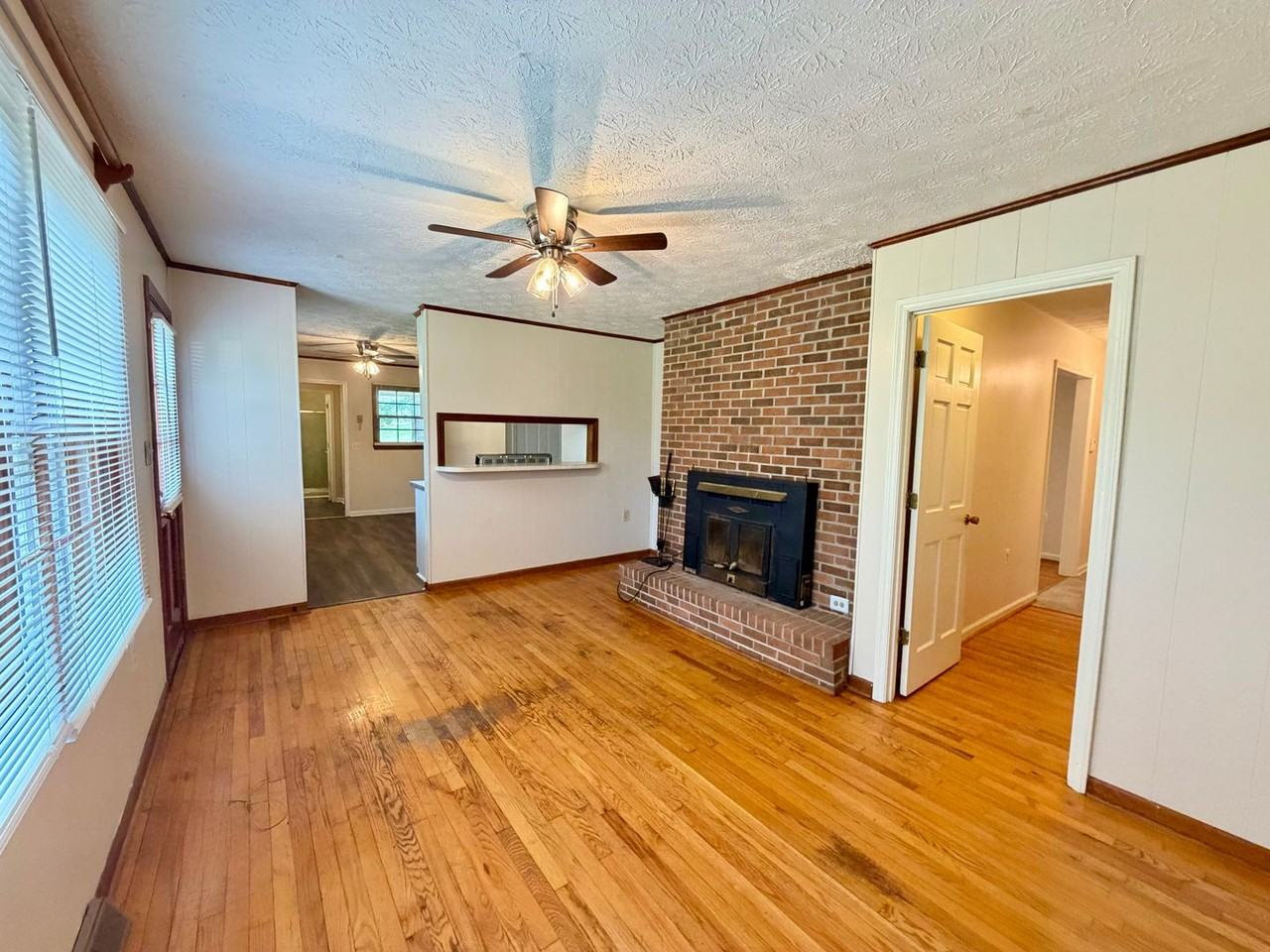1168 Boyd St - Photo 4 of 16