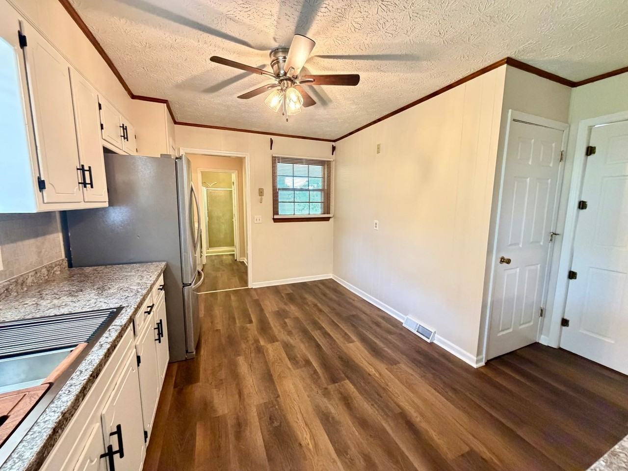 1168 Boyd St - Photo 5 of 16
