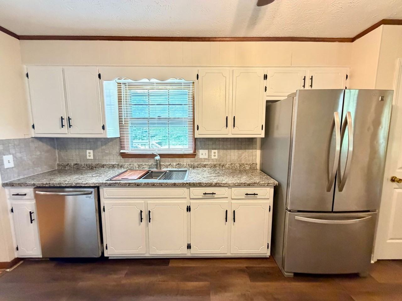 1168 Boyd St - Photo 6 of 16