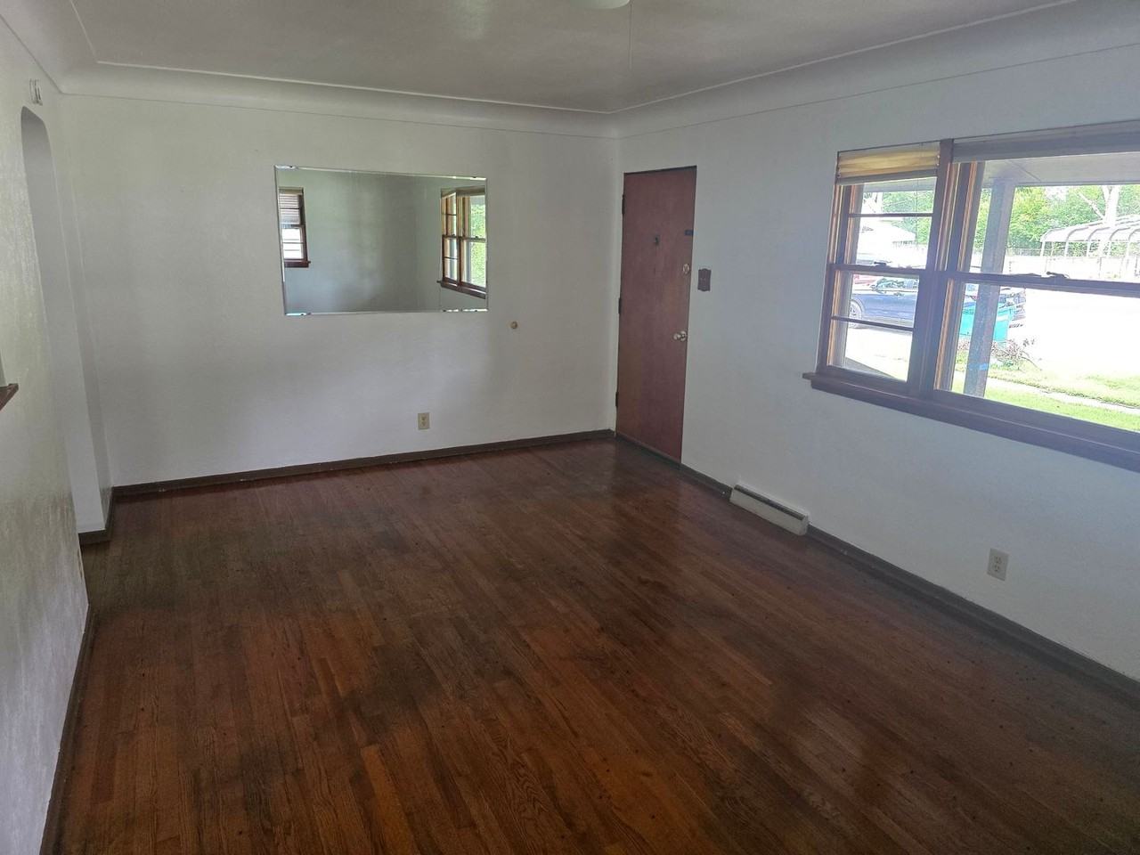 3415 Barber St - Photo 2 of 12
