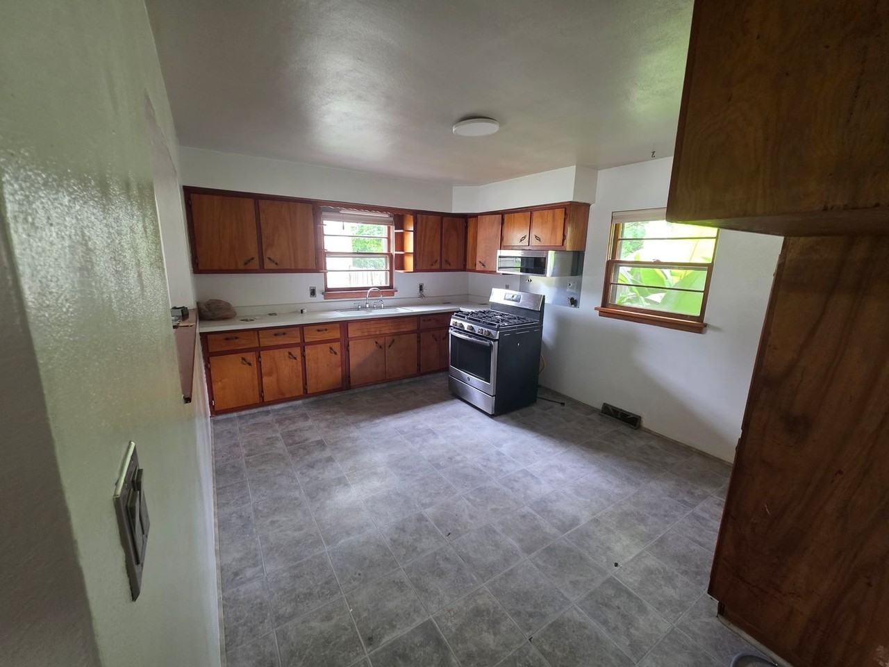 3415 Barber St - Photo 4 of 12