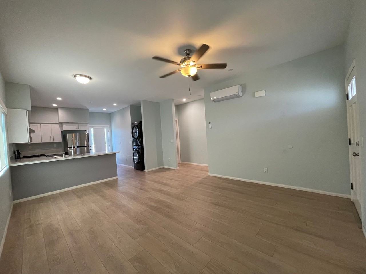 132 E Washington Ave - Photo 2 of 17
