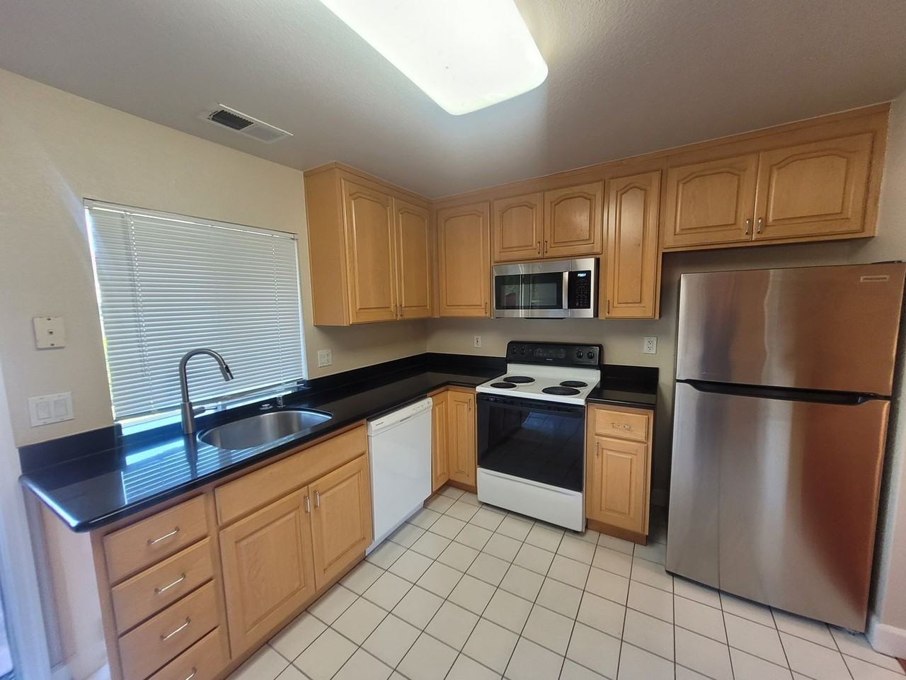 1908 Hackett Ave - Photo 2 of 23
