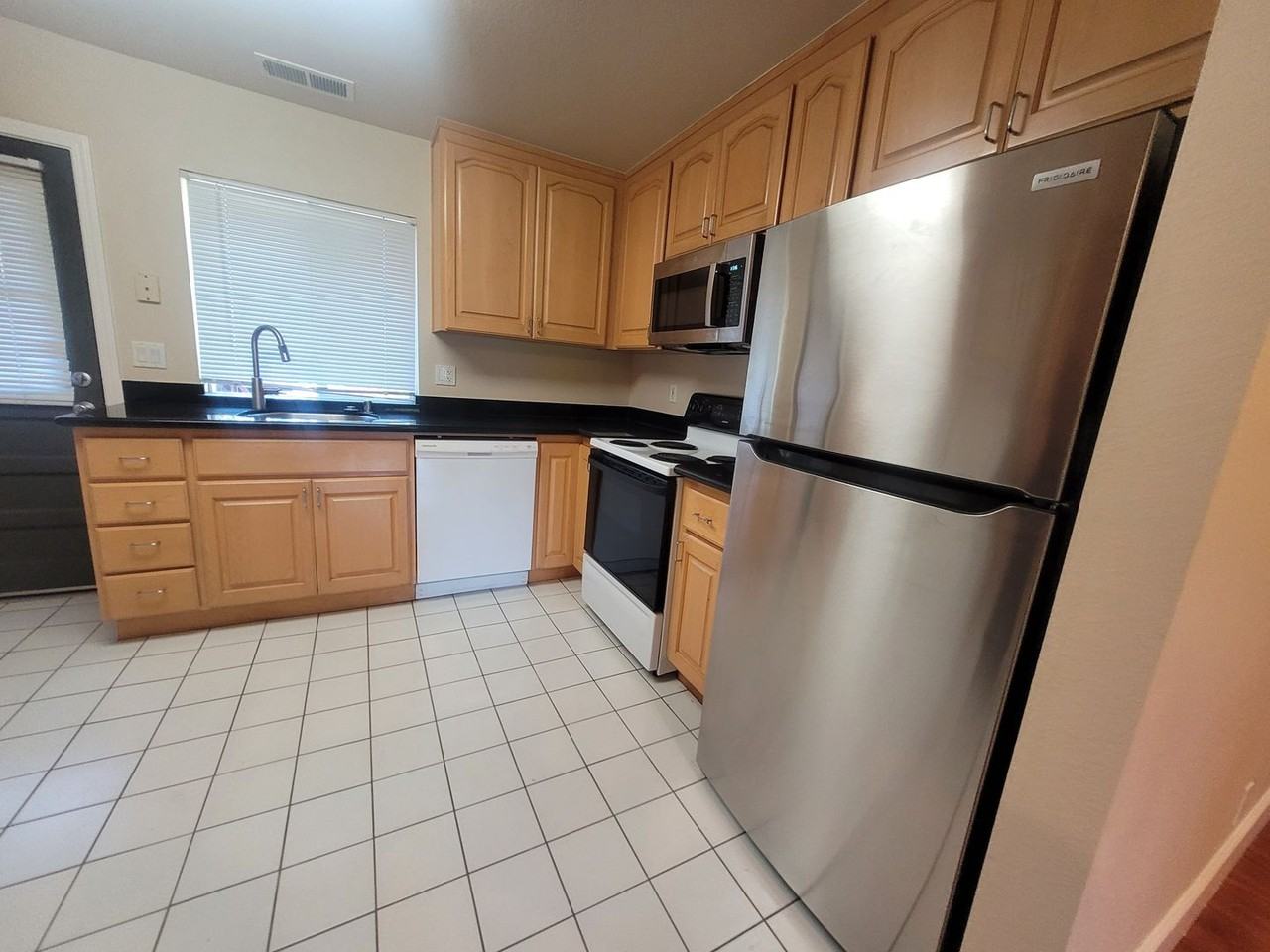 1908 Hackett Ave - Photo 3 of 23