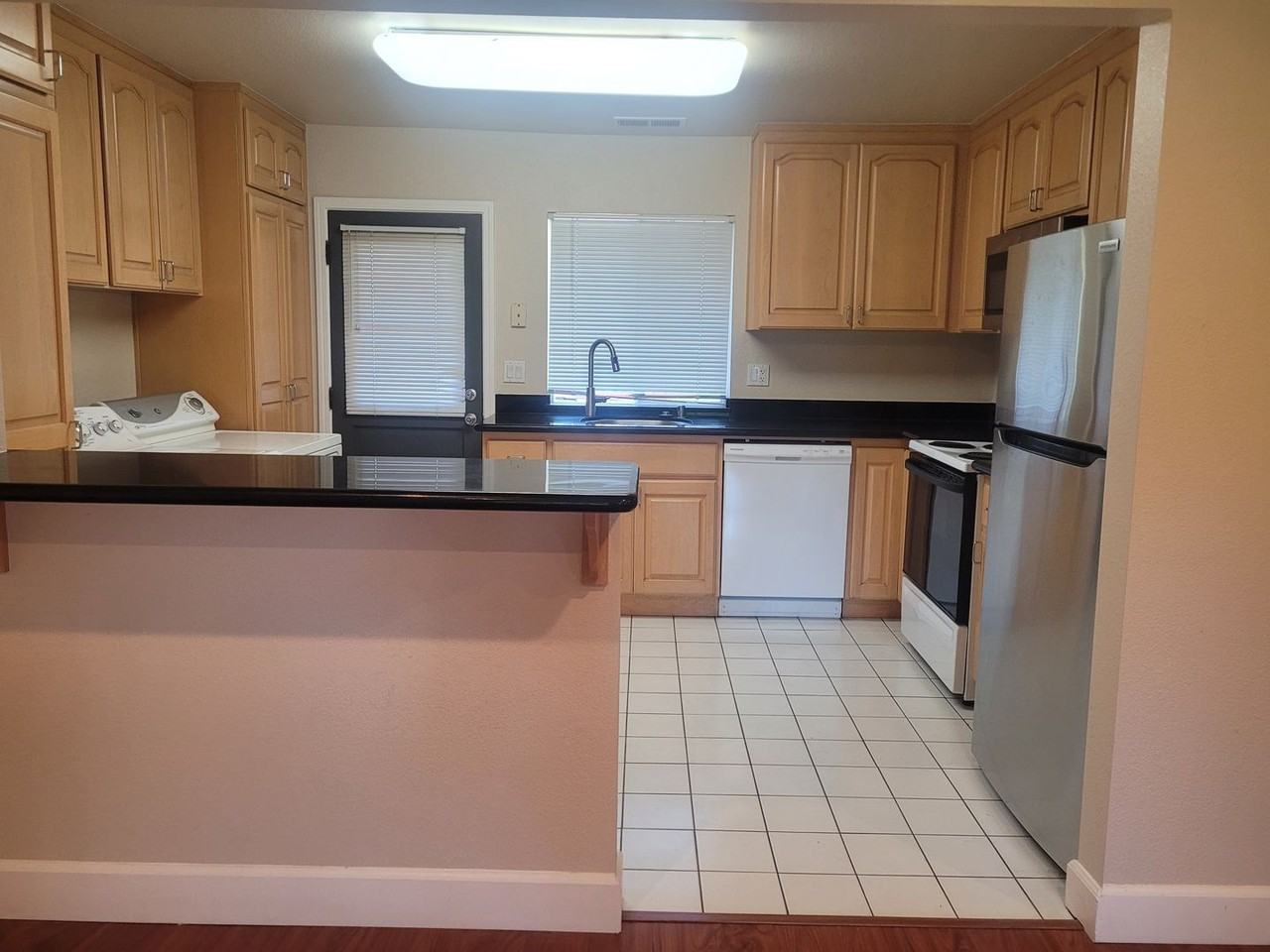 1908 Hackett Ave - Photo 5 of 23