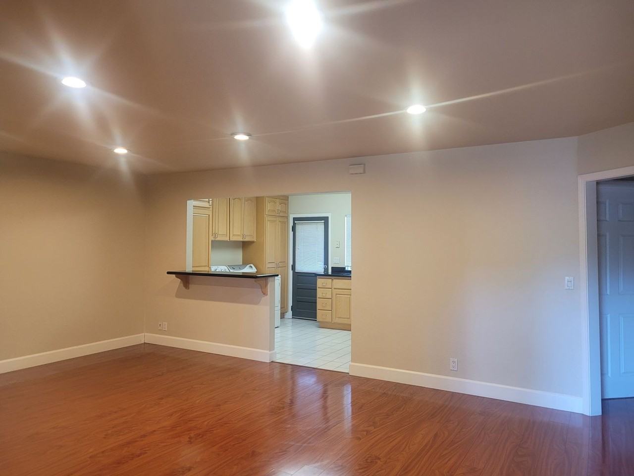 1908 Hackett Ave - Photo 6 of 23