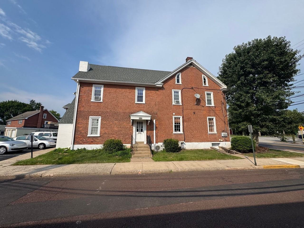 115 E Broad St - Photo 2 of 8