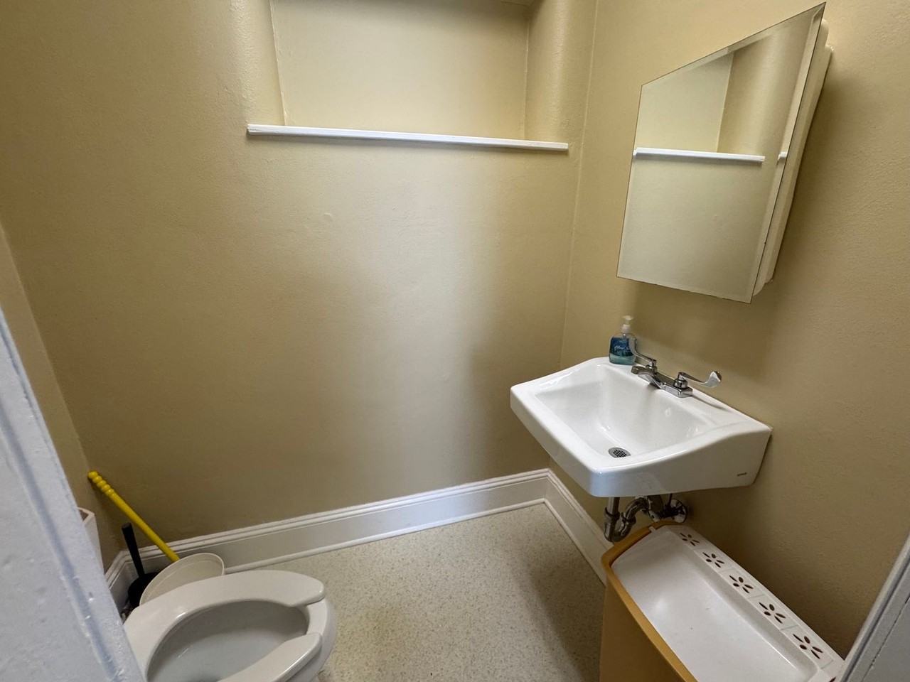 115 E Broad St - Photo 7 of 8