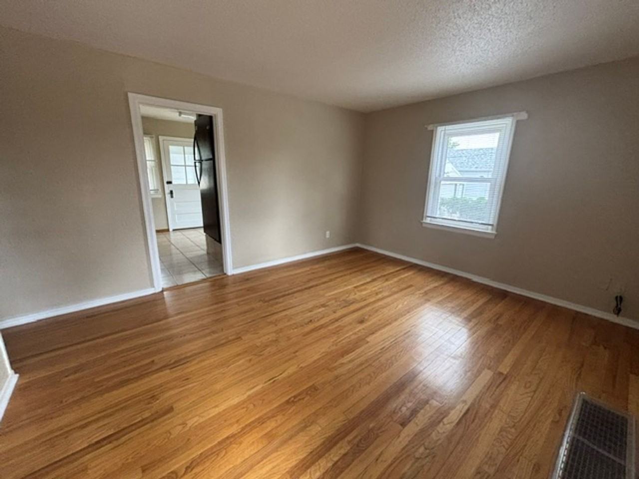 2102 S 3rd Ave - Photo 4 of 49