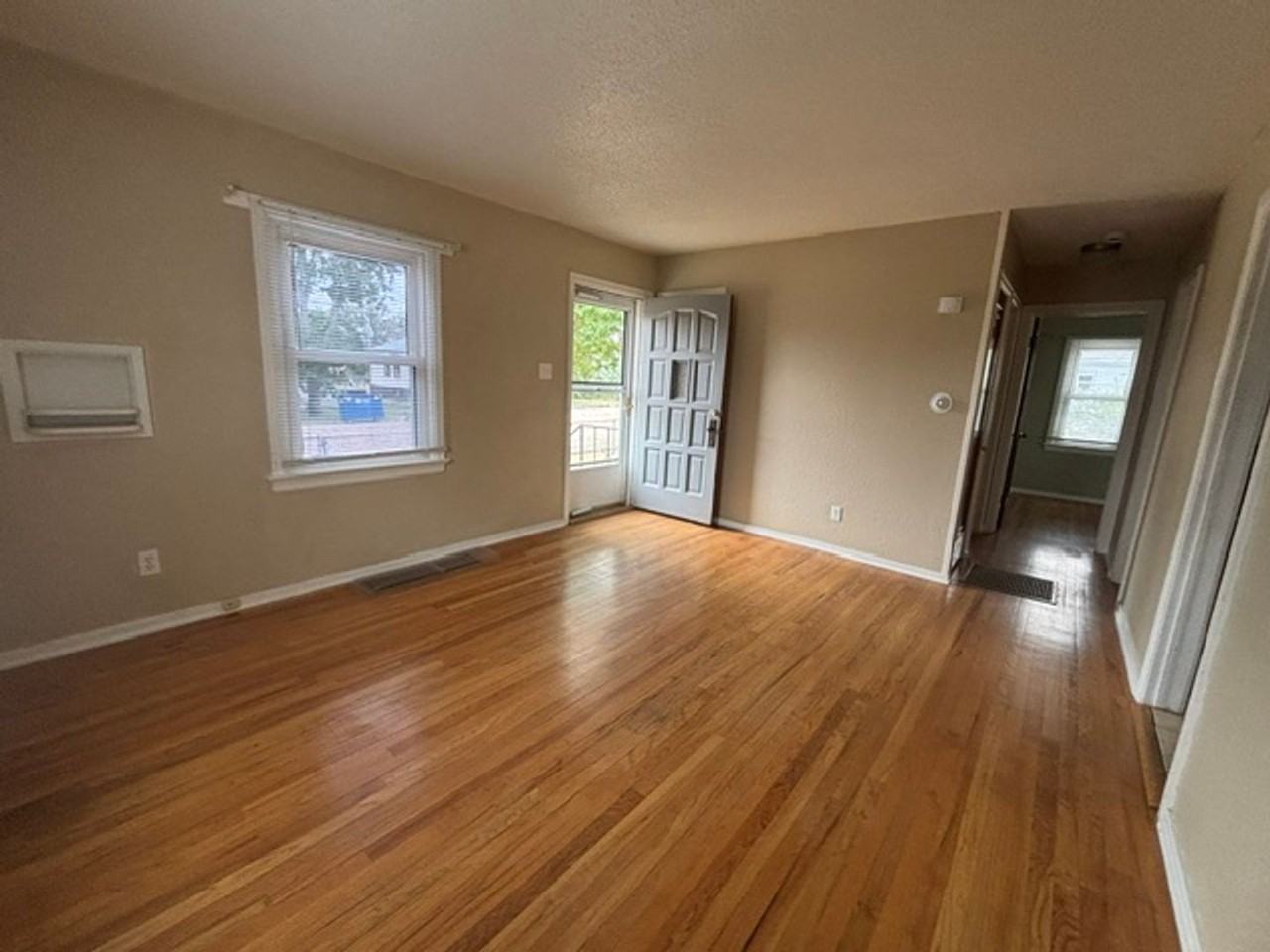 2102 S 3rd Ave - Photo 5 of 49