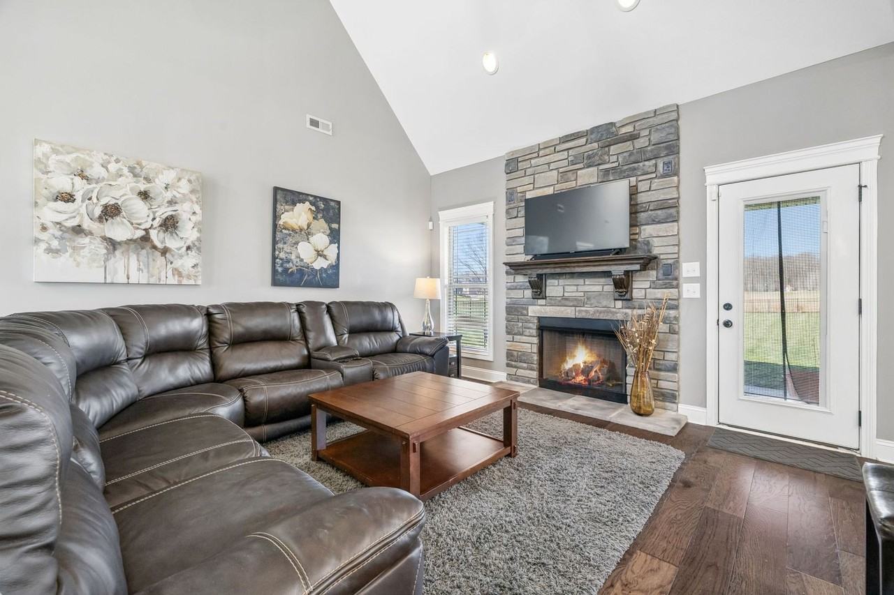 8325 Turnbull Dr - Photo 4 of 50