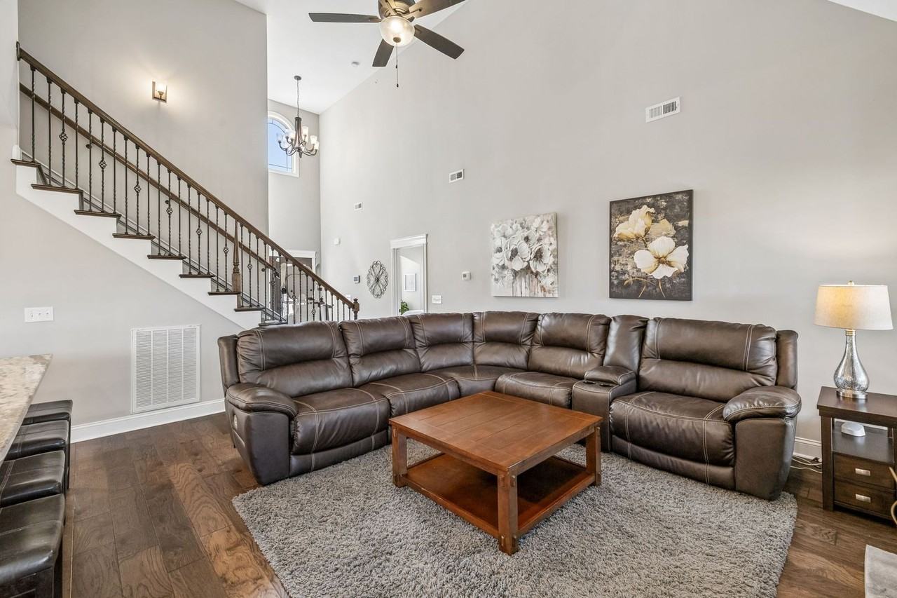 8325 Turnbull Dr - Photo 5 of 50