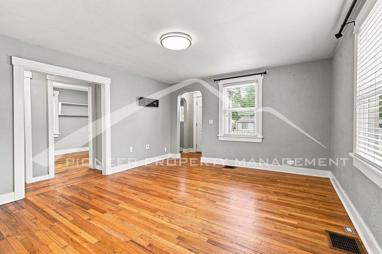 3166 W Walsh Pl - Photo 4 of 22